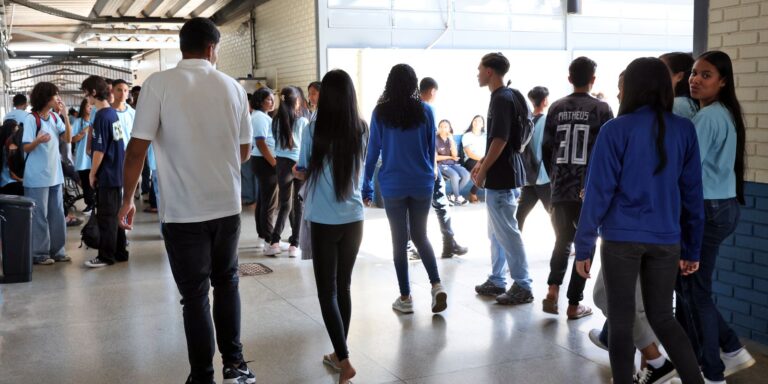 Pé-de-Meia: beneficiários nascidos em novembro e dezembro recebem hoje
