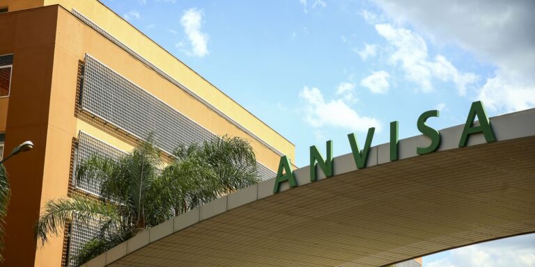Anvisa proíbe plataforma de consulta online e entrega de medicamento