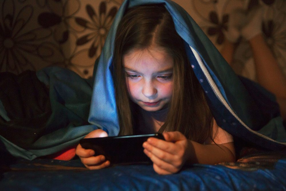 Uso excessivo de telas impactam o desenvolvimento infantil