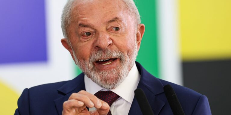 Lula anuncia isenção de visto a cidadãos chineses