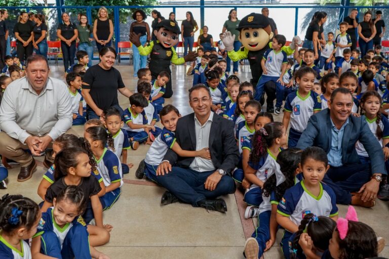 Alunos da rede municipal se tornam agentes mirins em ação educativa de trânsito em Araguaína