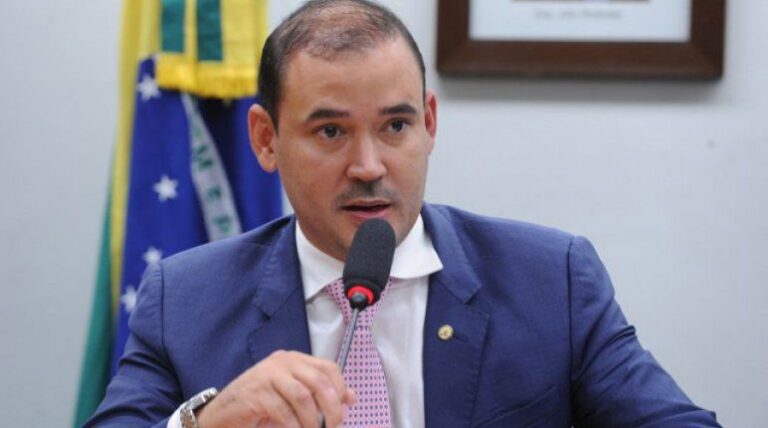 política tocantinense merece mais que ataques infundados: O legado de Vicentinho Alves e a verdadeira pauta do desenvolvimento