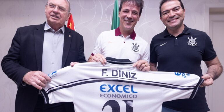 Fernando Diniz é anunciado como novo técnico do Corinthians