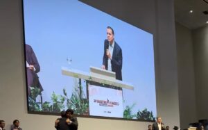 No 35º UMADETINS, Ataídes de Oliveira inspira mais de 10 mil jovens em Gurupi