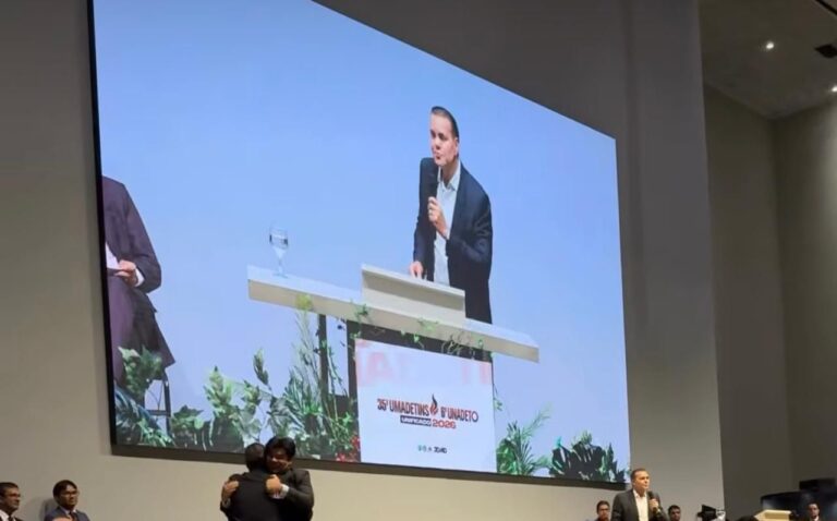 No 35º UMADETINS, Ataídes de Oliveira inspira mais de 10 mil jovens em Gurupi