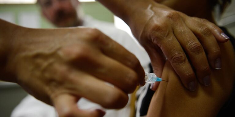 Vacinação de adolescentes de 15 a 19 anos contra o HPV é prorrogada