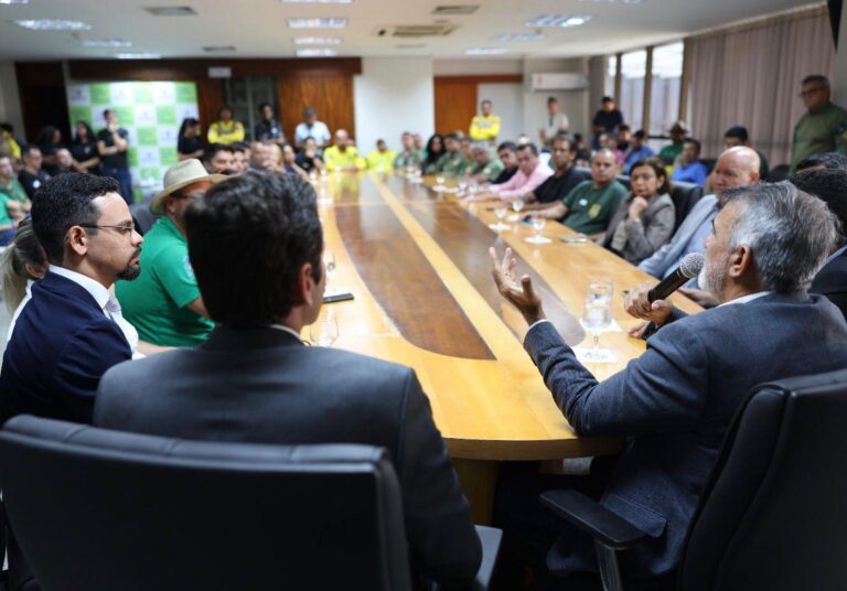 Deputados admitem dificuldade jurídica para garantir indenização a servidores