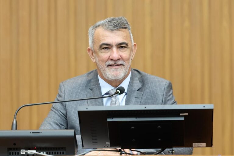 Projetos de Amélio Cayres Aprovados na Assembleia: Ampliação da Busca por Crianças Desaparecidas e Transformação de Escola Estadual em Colégio Militar