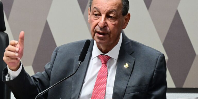 Relator da CCJ rejeita emendas da oposição que buscavam manter 6×1