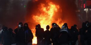 Tensões voltam a crescer; França contabiliza custos de protestos