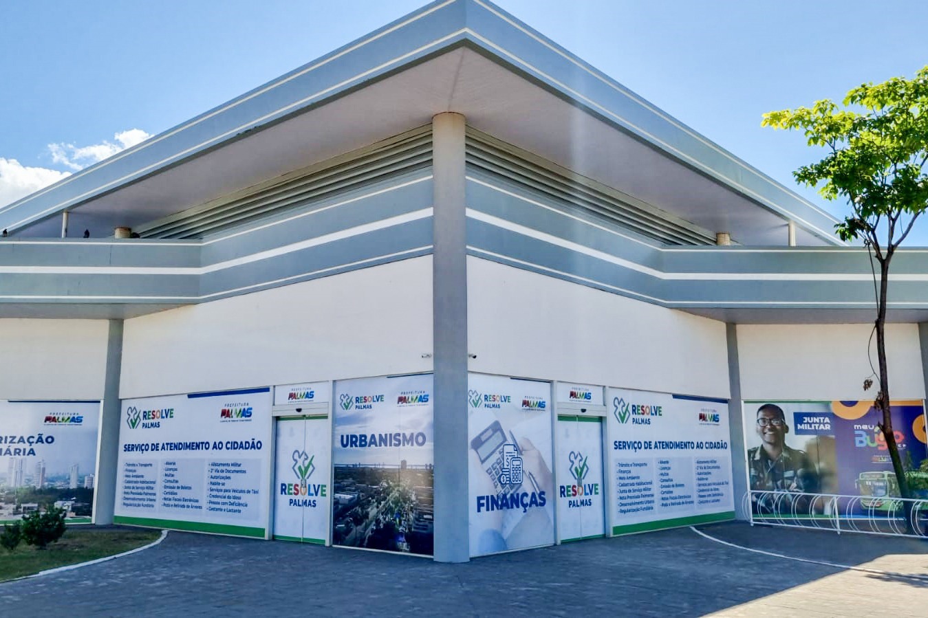 Fachada do Resolve Palmas Taquaralto, com identificação dos serviços de atendimento ao cidadão