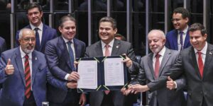 Alcolumbre homenageia Paim no fim da 6×1; entenda motivo
